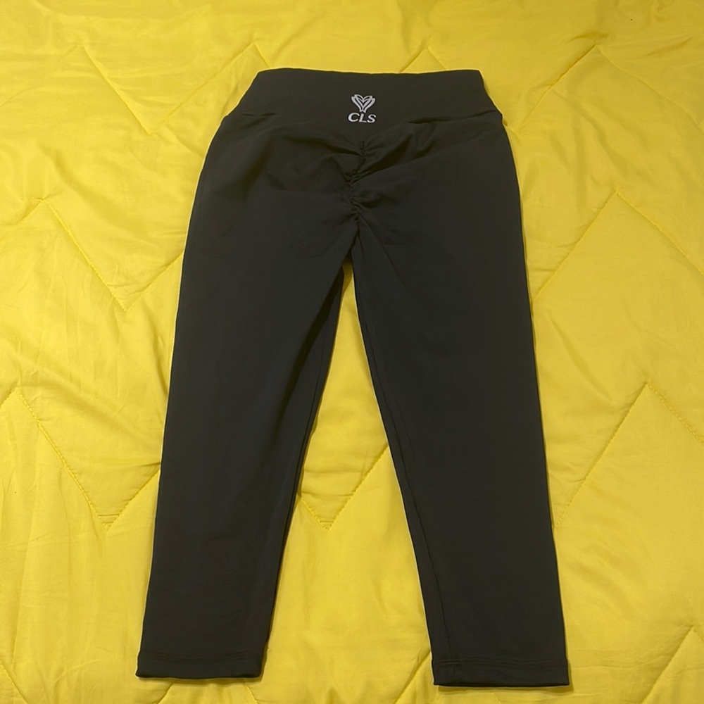 CLS capri leggings  size M